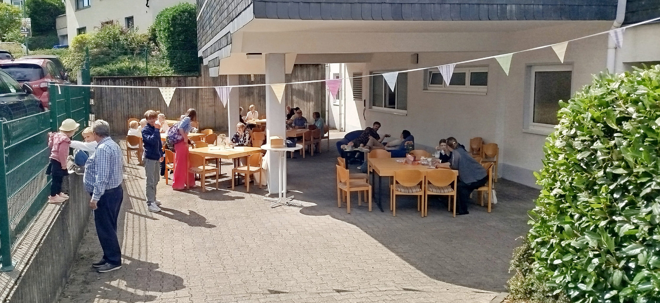 EISCAFÈ AM GEMEINDEHAUS